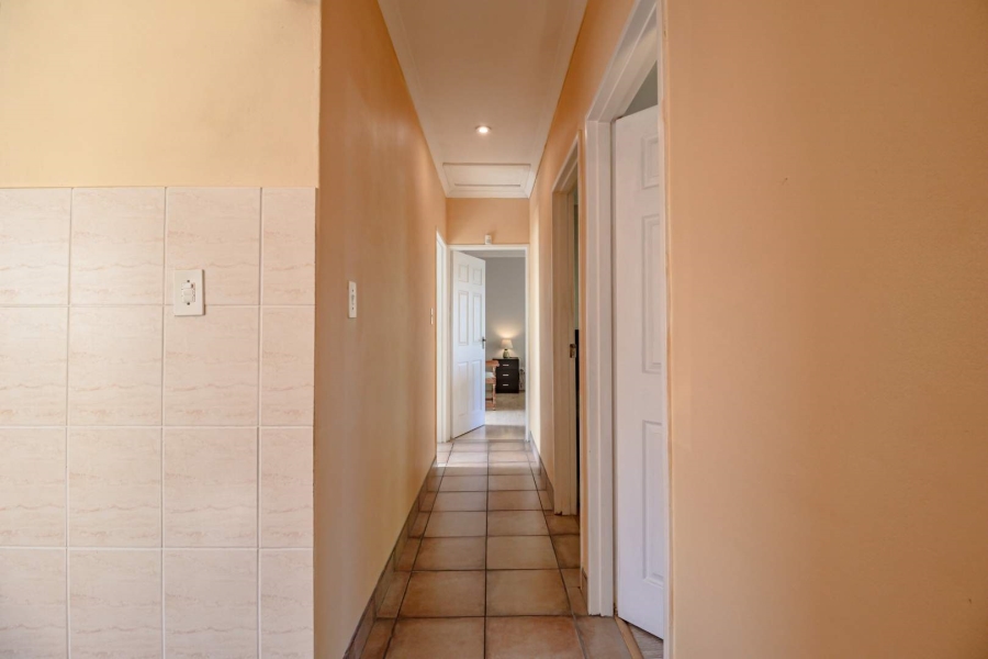 3 Bedroom Property for Sale in Loucharmante Western Cape